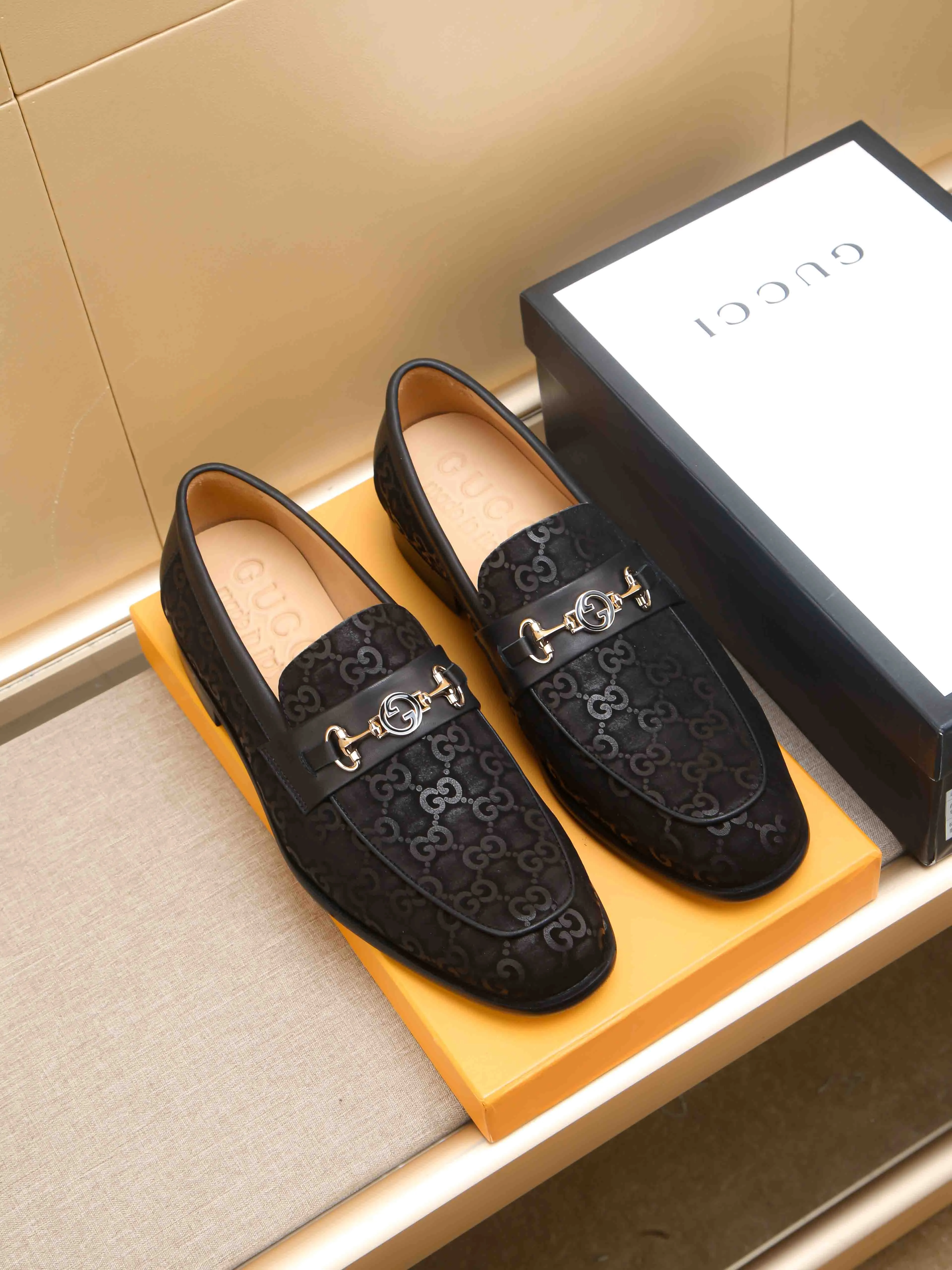 Men's men's shoes 💰460 🆘【GUCCI】Gucci ·🐂里· Hot-selling pea shoes top brand luxury, top quality, the latest fashion pea shoes.. The upper is made of original first-layer cowhide. (Full first-layer water-dyed 🐂 leather·inner). The original stylish and stylish soft rubber wear-resistant and non-slip outsole is light and comfortable on the foot, available in 3 colors! Matching code: 39-44 (customized at 39.45.46)
